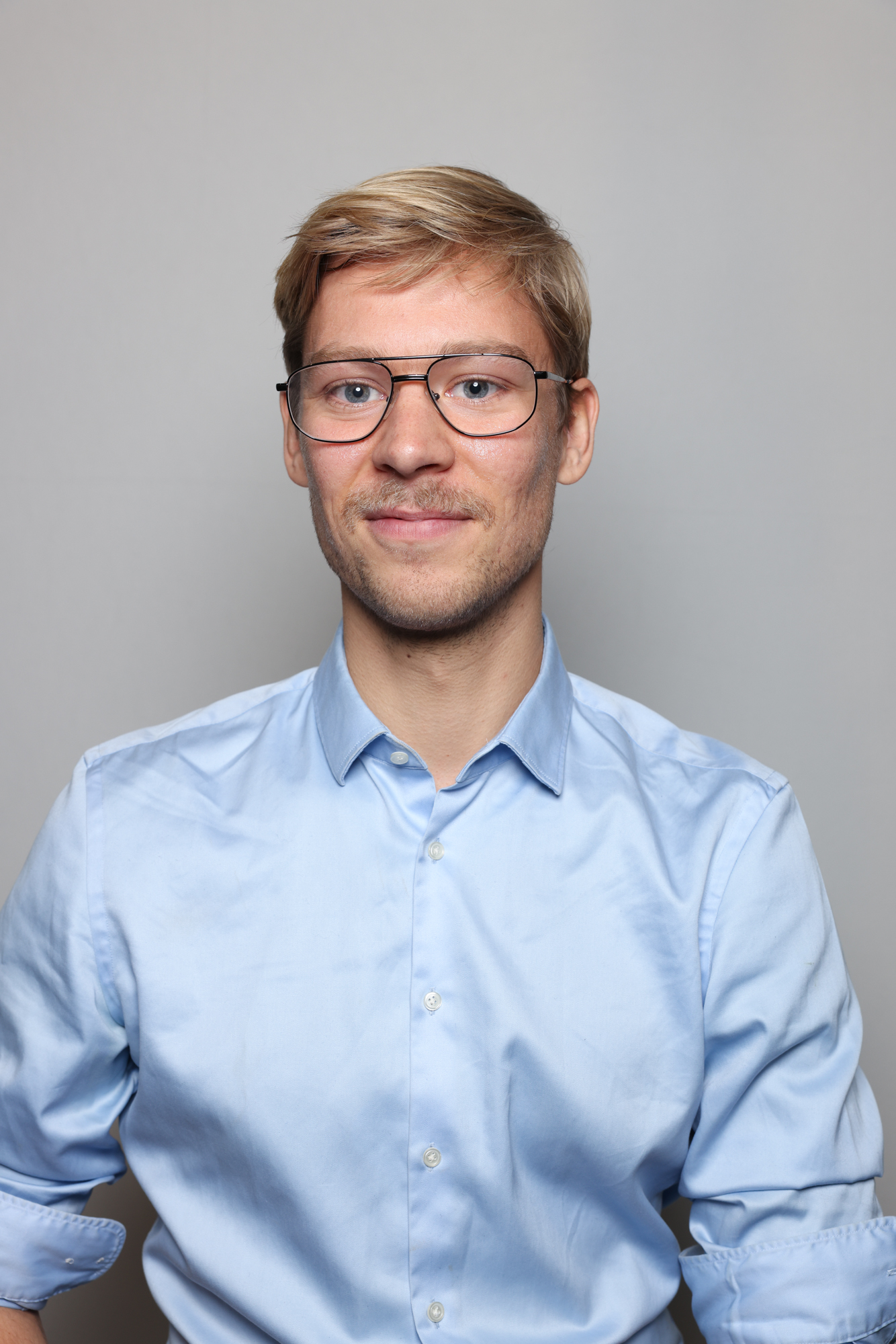 Julian Thewes headshot